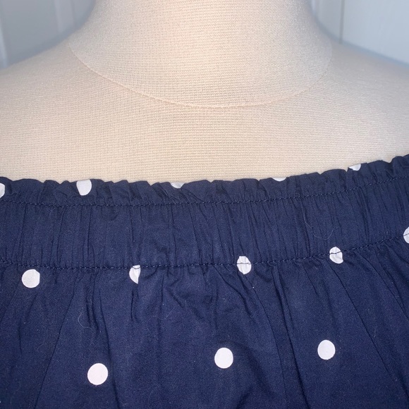 🌺Beautiful polka dot navy off shoulder blouse - Picture 5 of 7